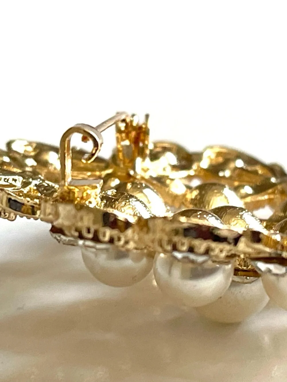 Vintage Gold-Tone Faux Pearl Rhinestone Baroque Style Brooch Pin Floral Chic EUC